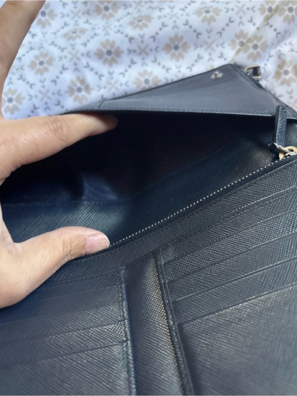 Prada travel wallet - Picture 6 of 9